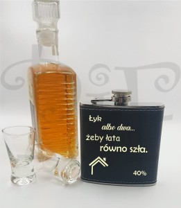 Piersiówka Dekarza- Łyk albo dwa żeby łata równo szła...