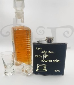 Piersiówka z grawerem dla Krawca