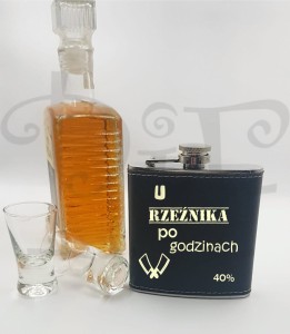 Piersiówka z grawerem dla Rzeźnika - U Rzeźnika po godzinach