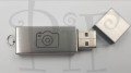 pendrive fotograf srebrny.jpg