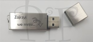 Pendrive pamięć USB 16GB z grawerem Zajrzyj we mnie...