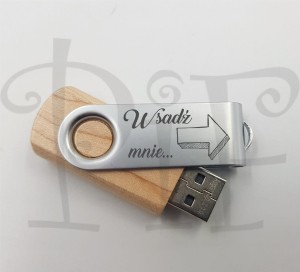 Pendrive pamięć USB 16GB z grawerem Wsadź mnie mix kolorów